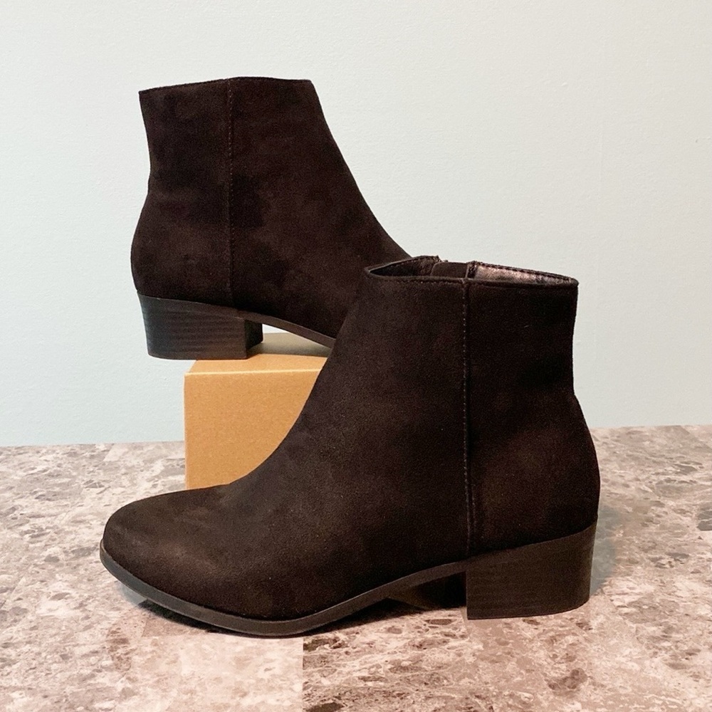 Y-Not? Kim Black Ankle Booties - Size 7.5W